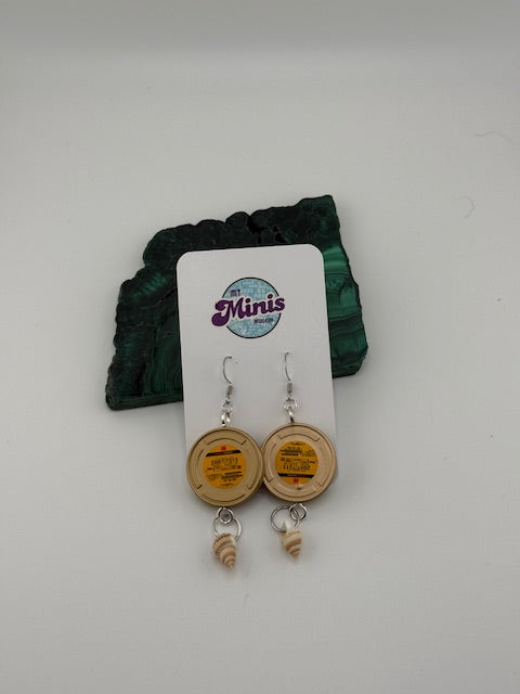Film tin with Shell Earrings